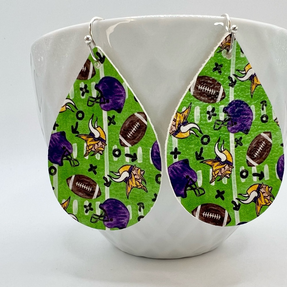 💜Viking teardrop earrings. Minnesota football dangle earrings. Vegan leather.